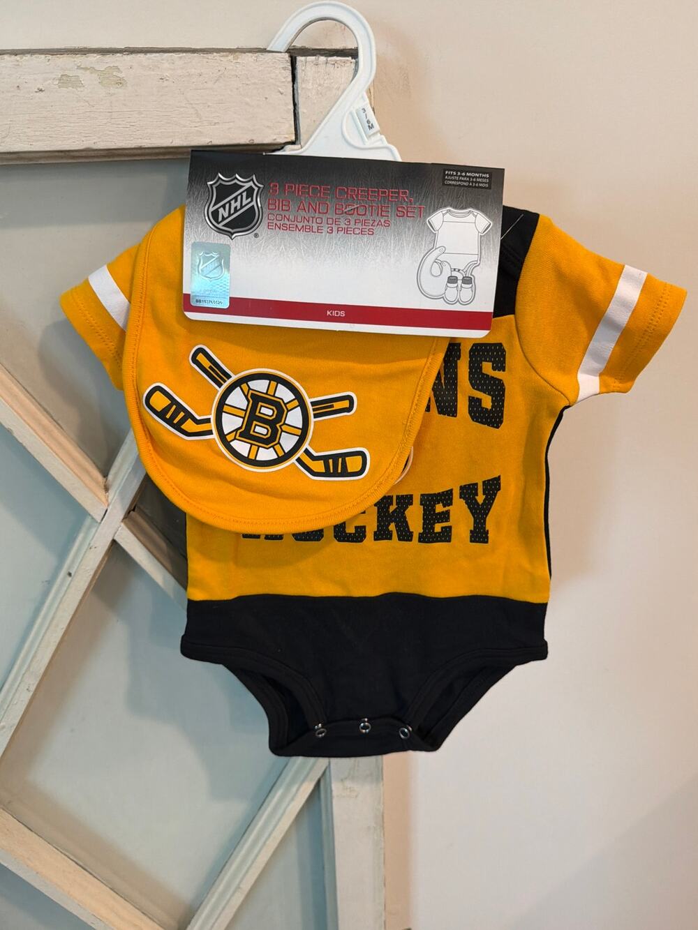NWT NHL Boston Bruins baby outfit set 3-6 months